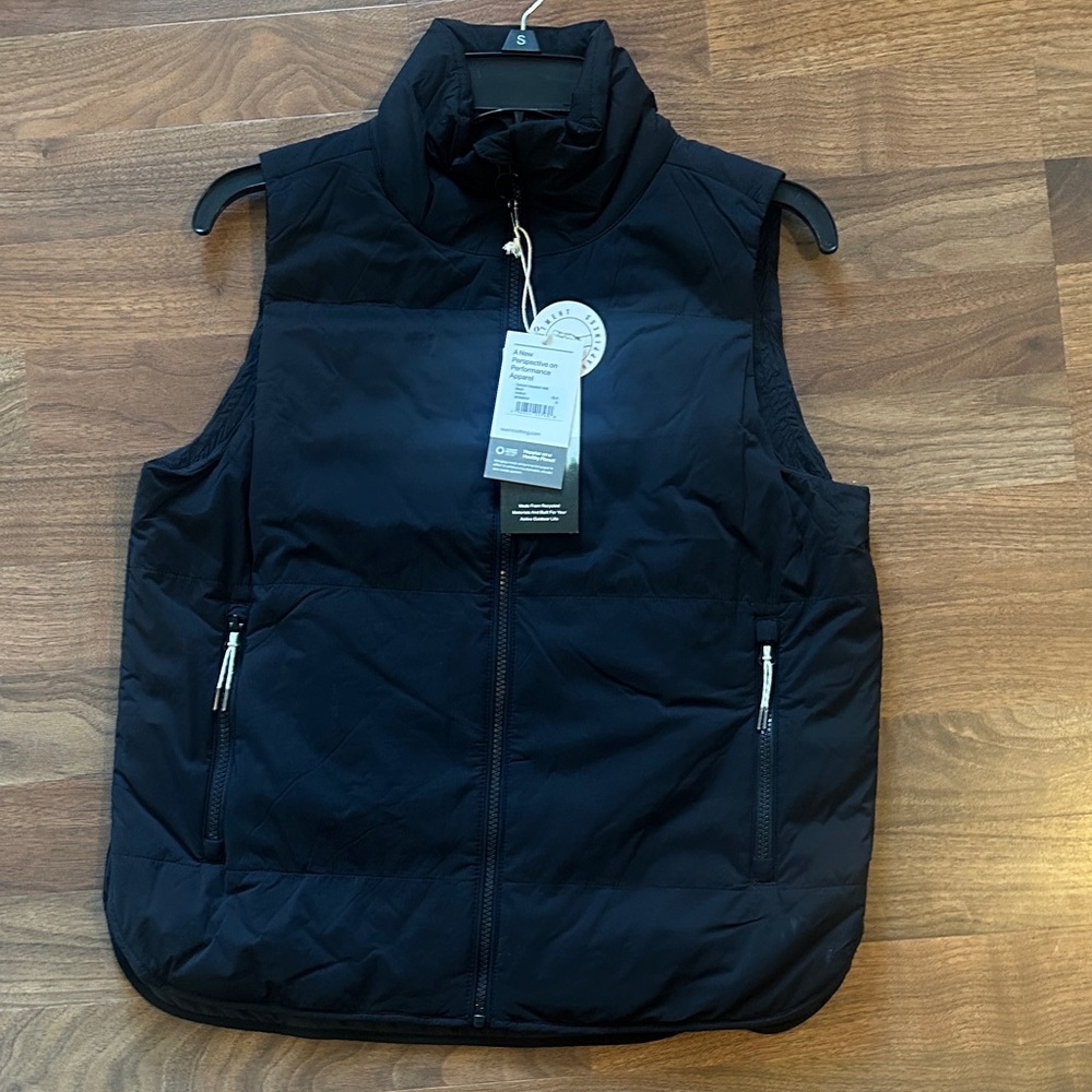 Vuori Women's Midnight Black Puffer Vest